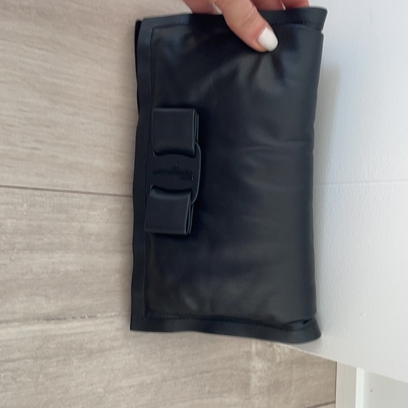 Ferragamo Viva Bow padded shoulder bag - Picture 9 of 9